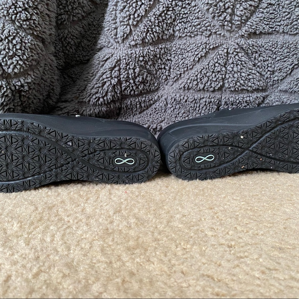 Shoes - Picture 4 of 5